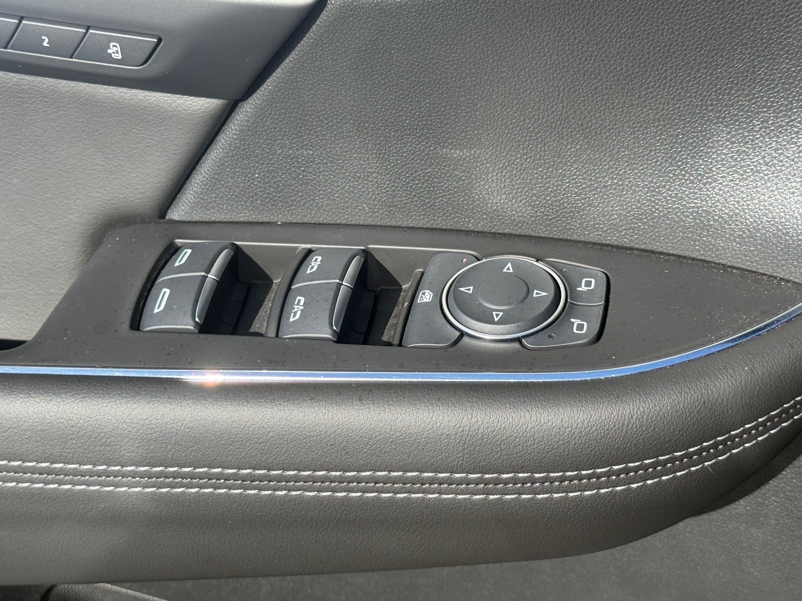 Used 2025 Buick Envision Avenir AWD/4WD image 24