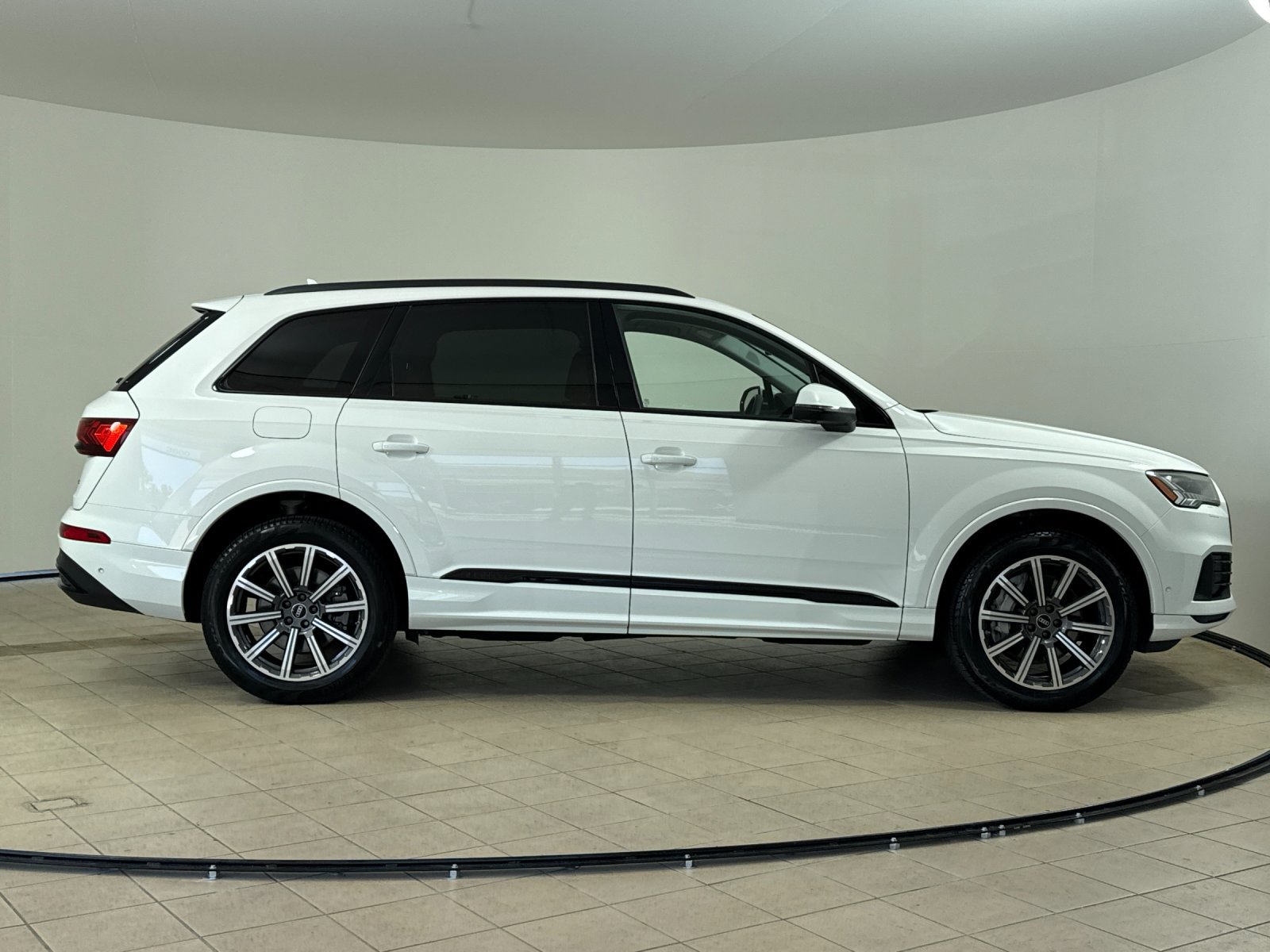Used 2023 Audi Q7 2.0T Premium Plus w/ Premium Plus Package AWD/4WD image 7