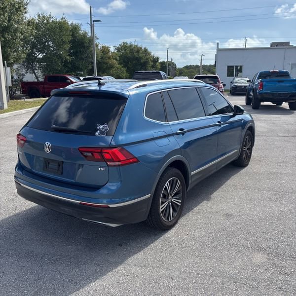 Used 2018 Volkswagen Tiguan SEL image 3