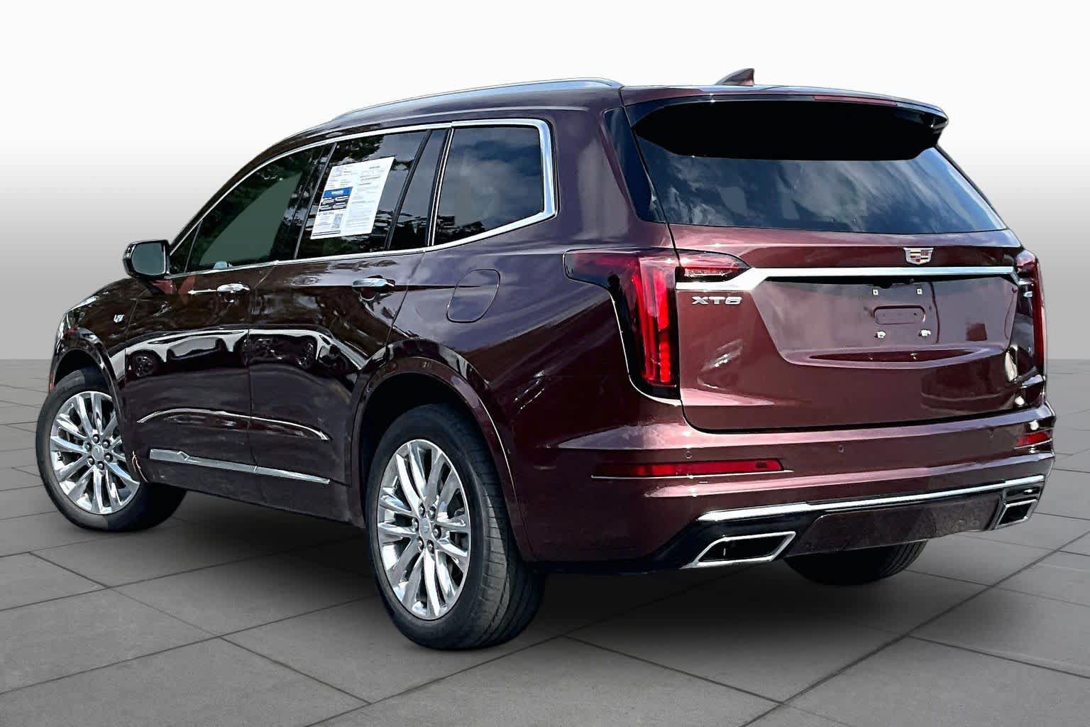 Used 2022 Cadillac XT6 Premium Luxury w/ Technology Package FWD image 12