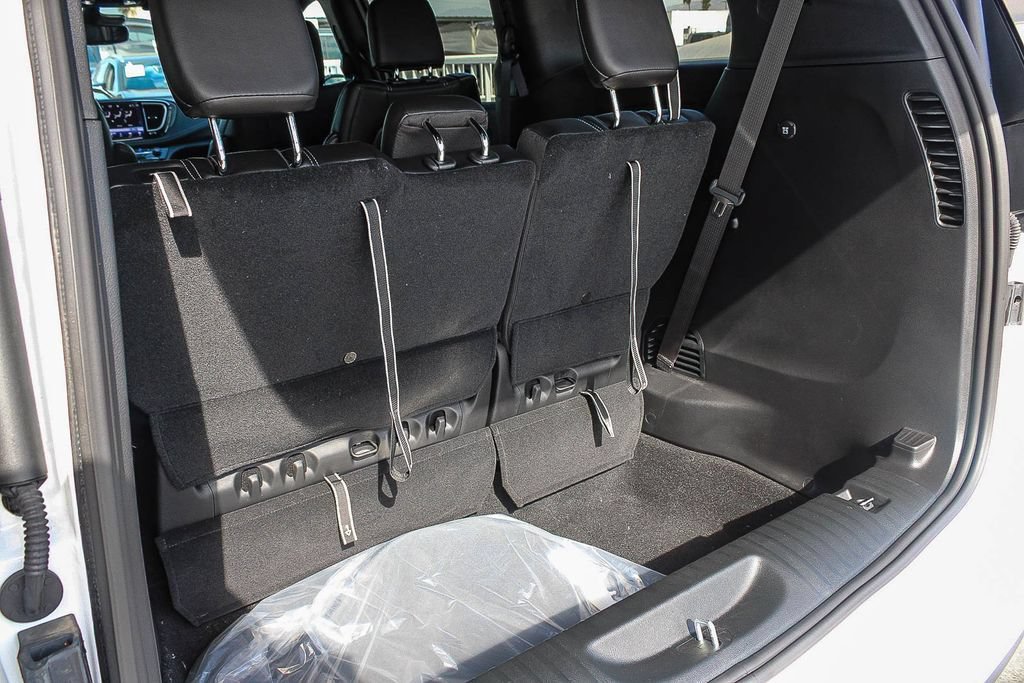 New 2027 Chrysler Pacifica Select FWD image 27