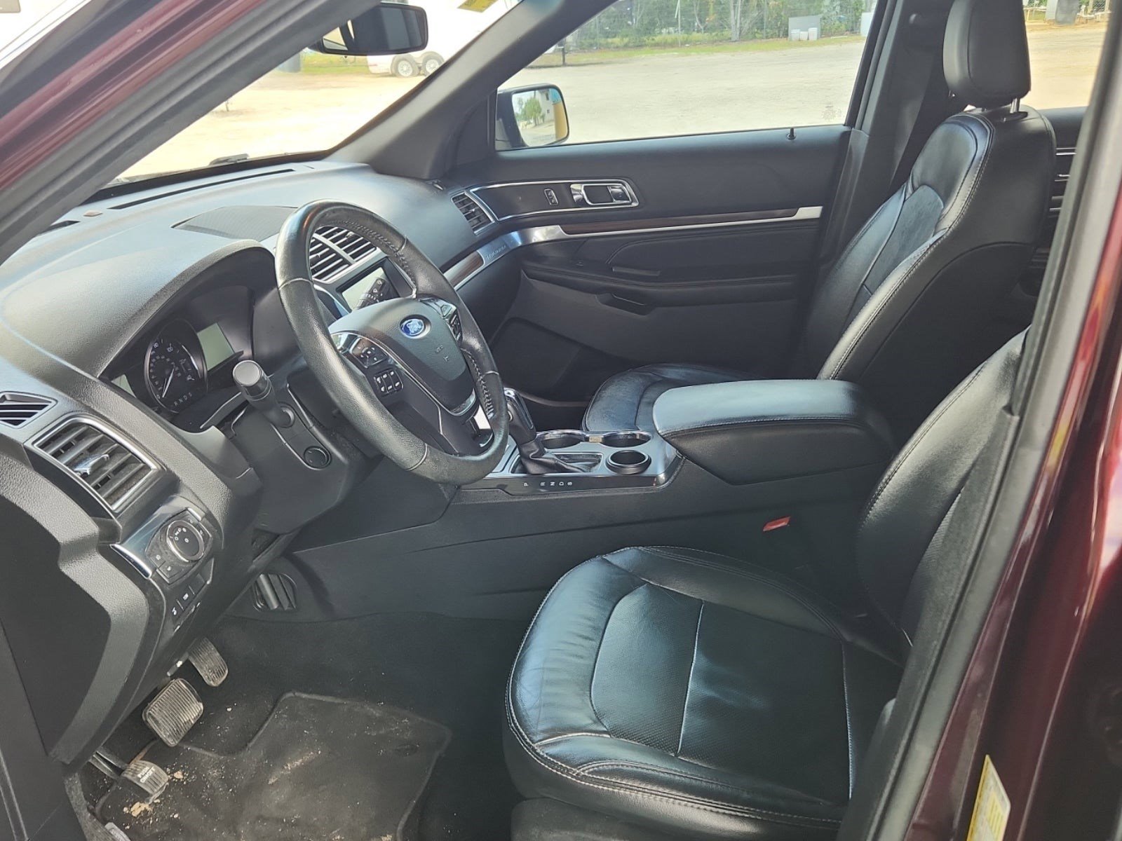 Used 2019 Ford Explorer Limited w/ Class III Trailer Tow Package FWD image 8