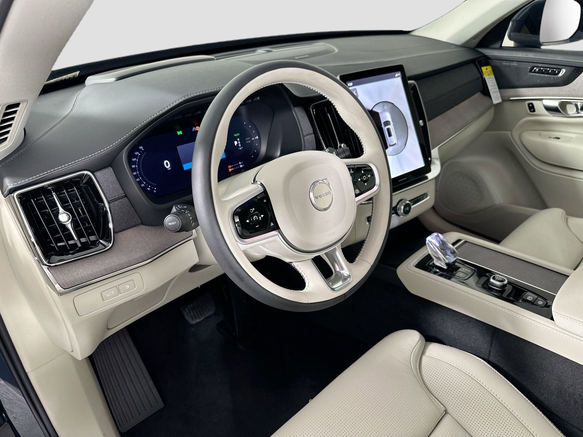 New 2026 Volvo XC90 T8 Ultra w/ Protection Package Premier image 10