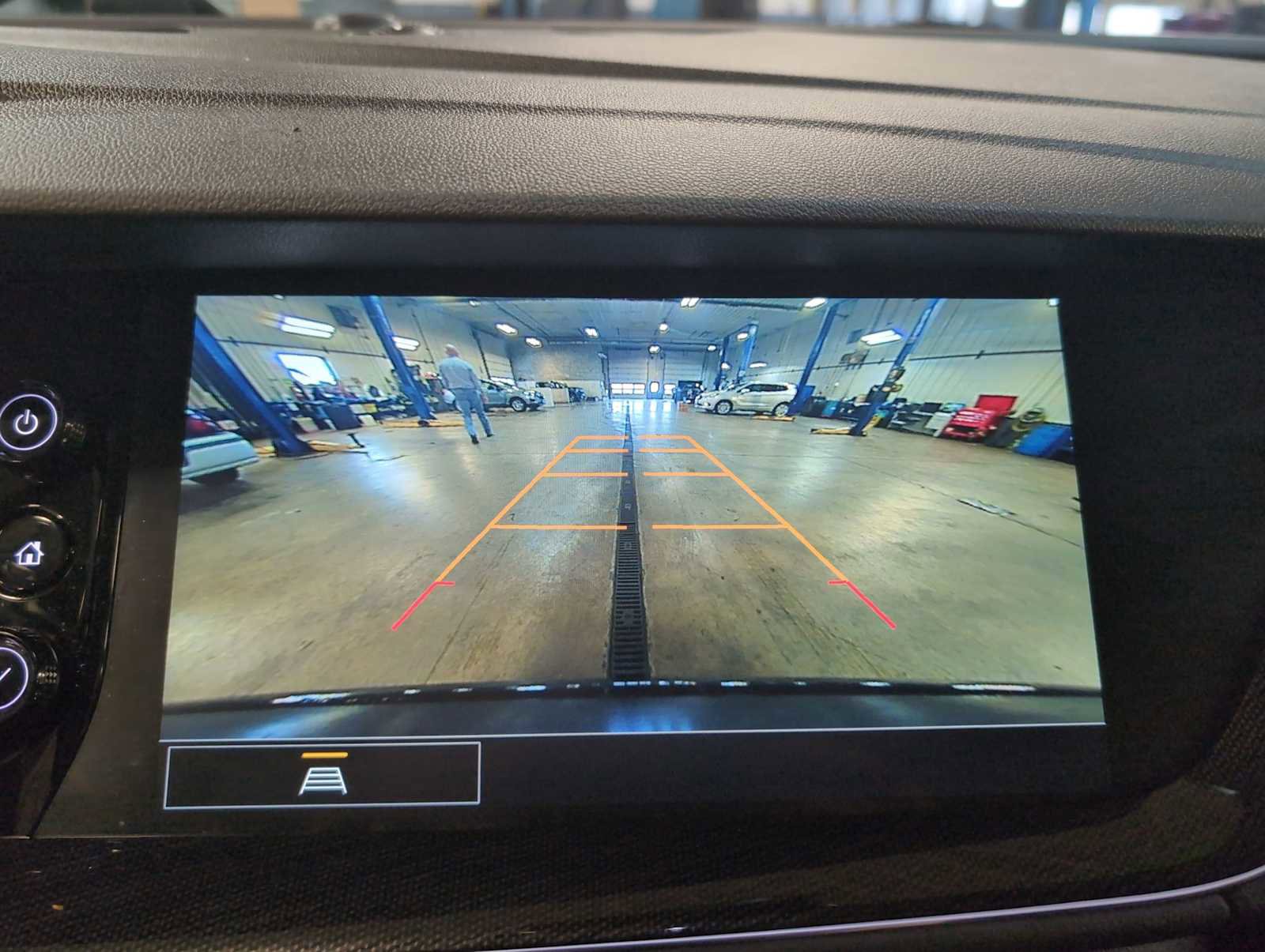 Used 2023 Buick Envision Essence image 12