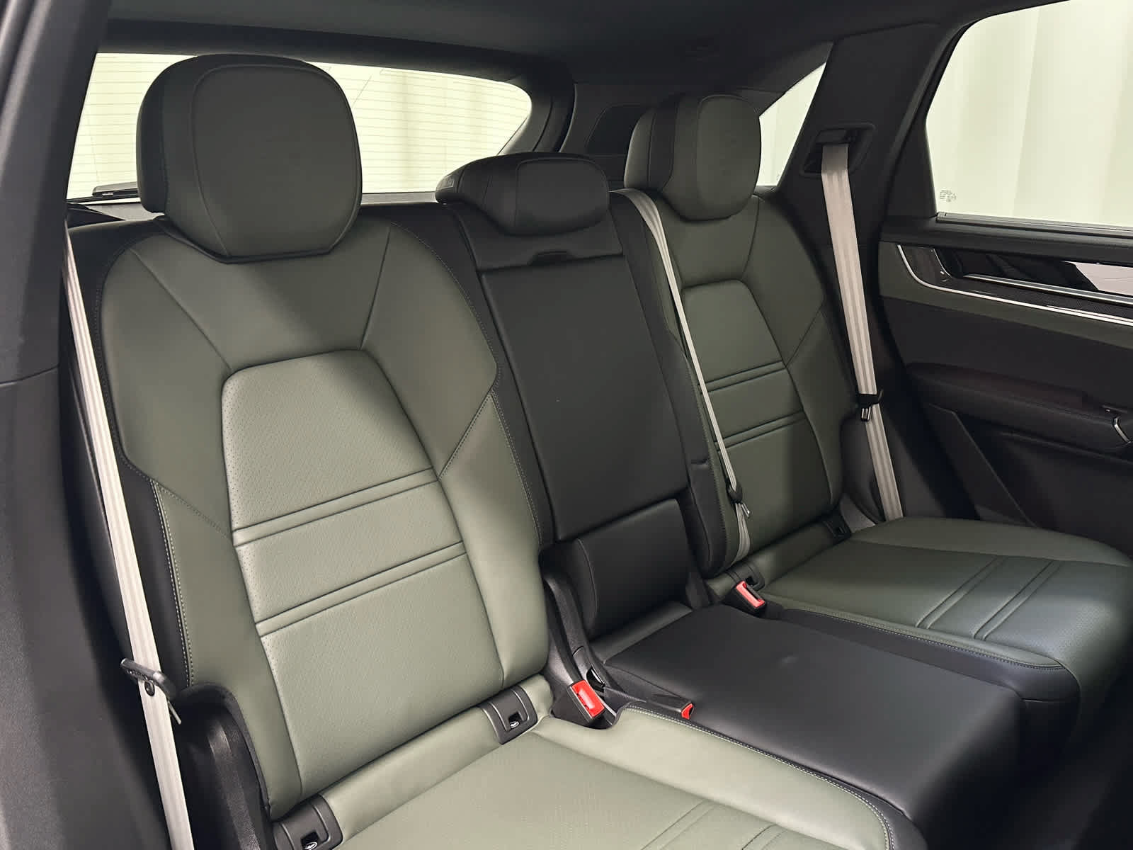 Used 2025 Porsche Cayenne S AWD/4WD image 22