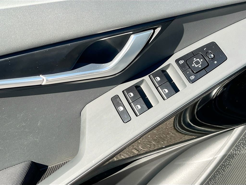 Certified 2024 Kia Niro EX image 12