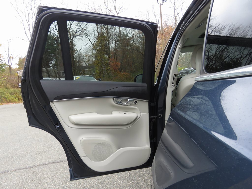 Used 2020 Volvo XC90 T6 Momentum w/ Protection Package image 21