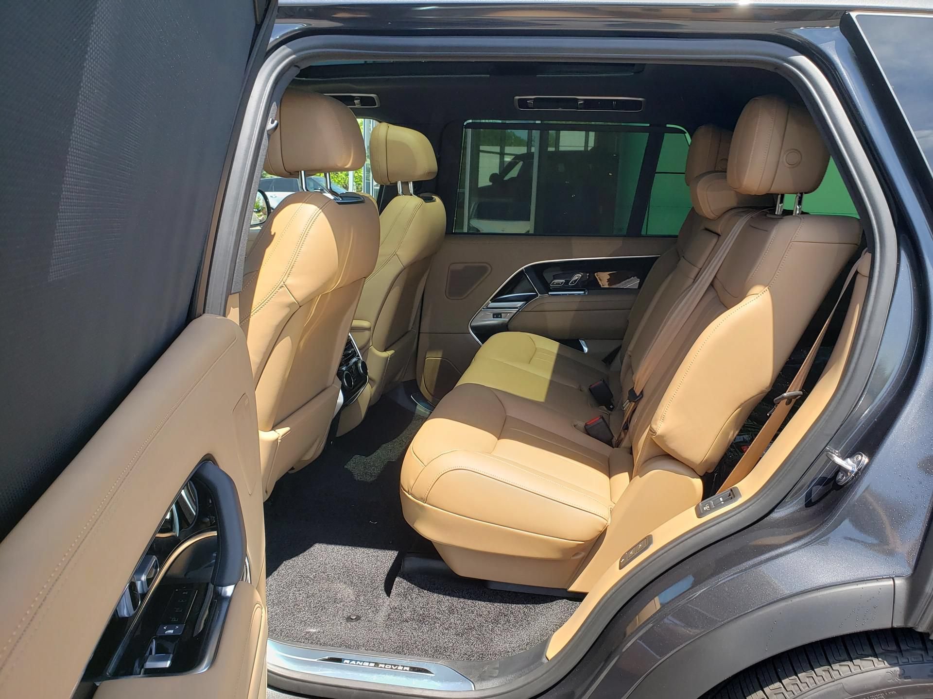 New 2026 Land Rover Range Rover Long Wheelbase SE AWD/4WD image 11