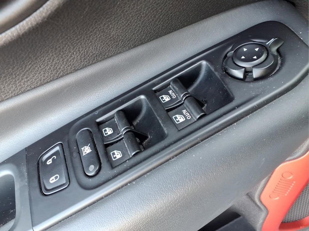 Used 2023 Jeep Renegade Trailhawk AWD/4WD image 17