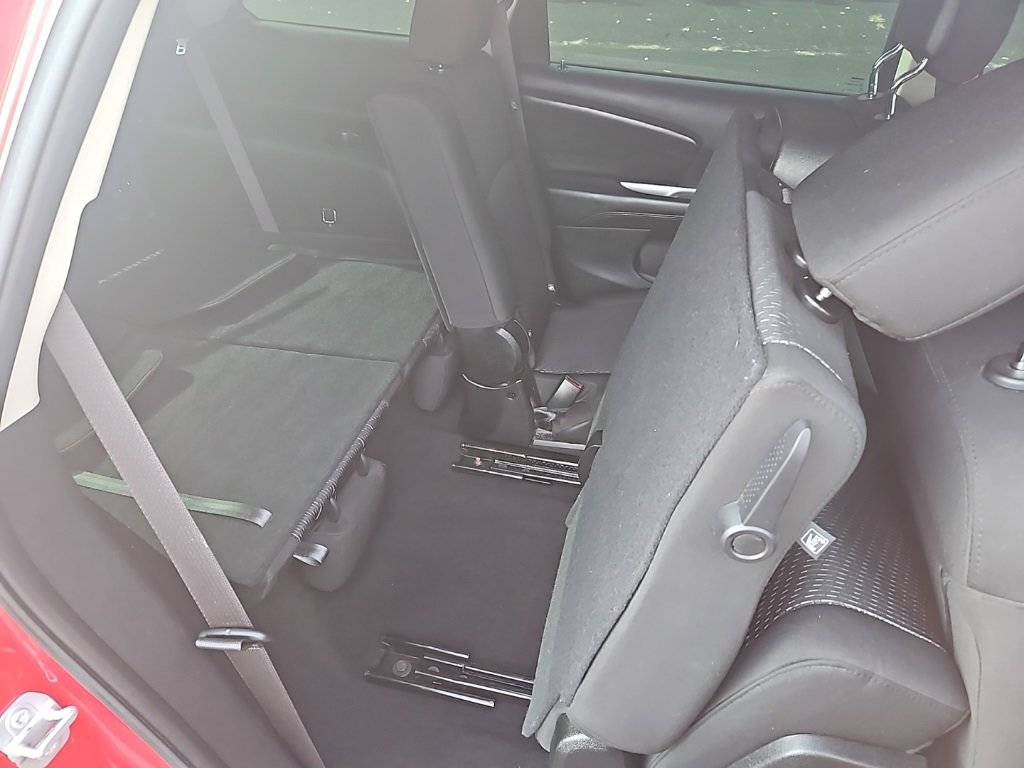 Used 2019 Dodge Journey SE image 30