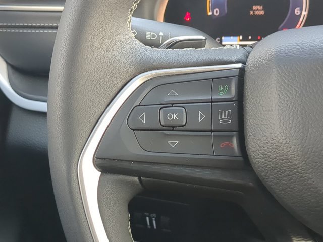 Certified 2025 Jeep Grand Cherokee Altitude AWD/4WD image 28