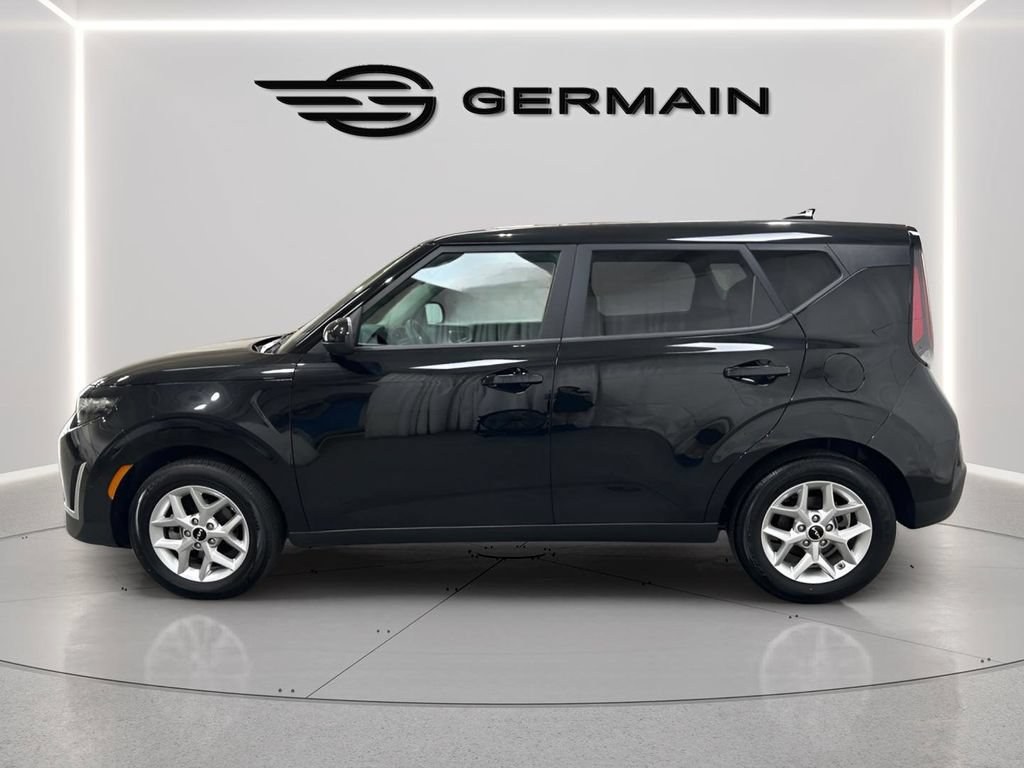 Used 2025 Kia Soul LX w/ LX Technology Package FWD image 4