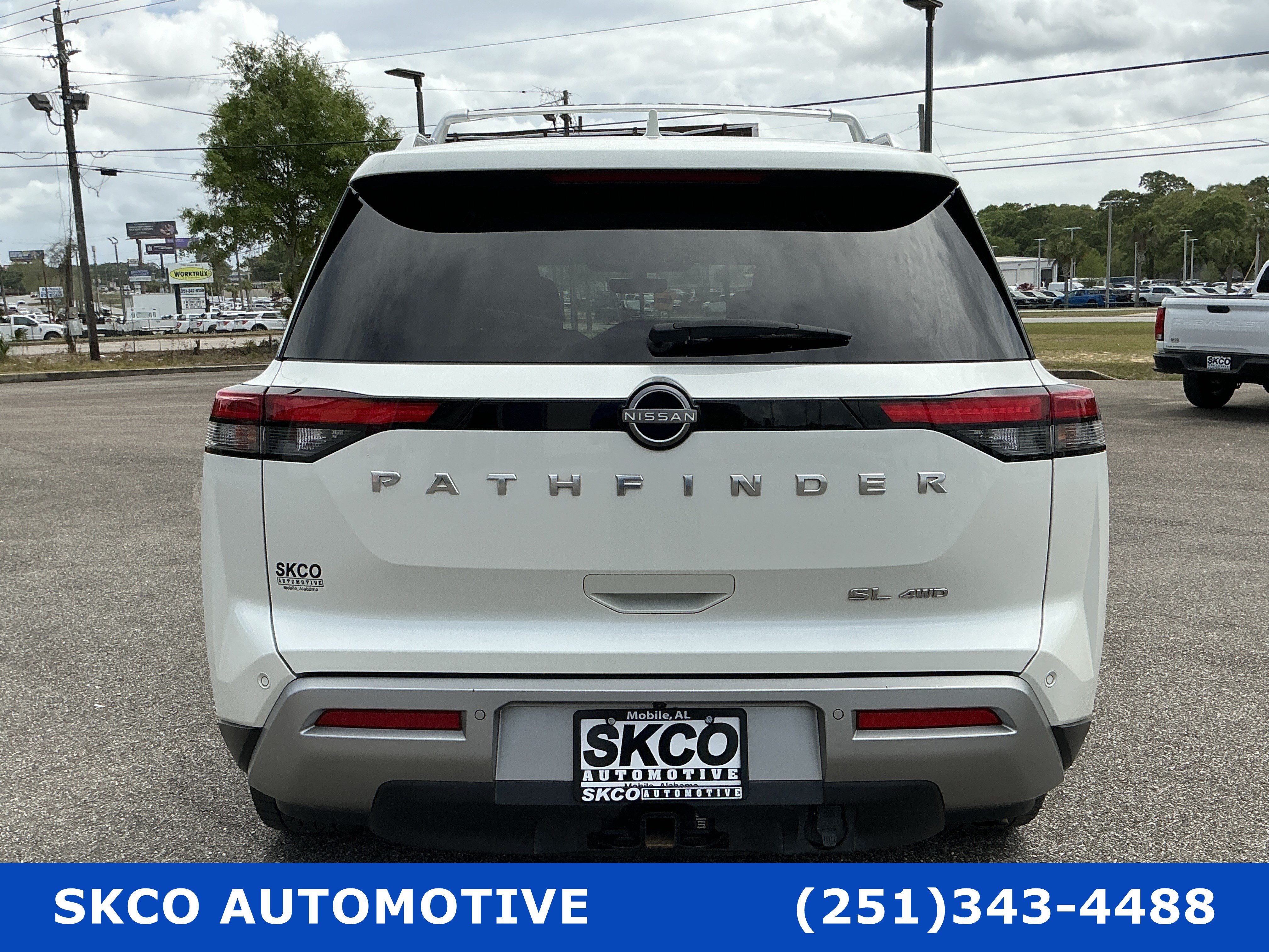 Used 2023 Nissan Pathfinder SL w/ SL Premium Package AWD/4WD image 4