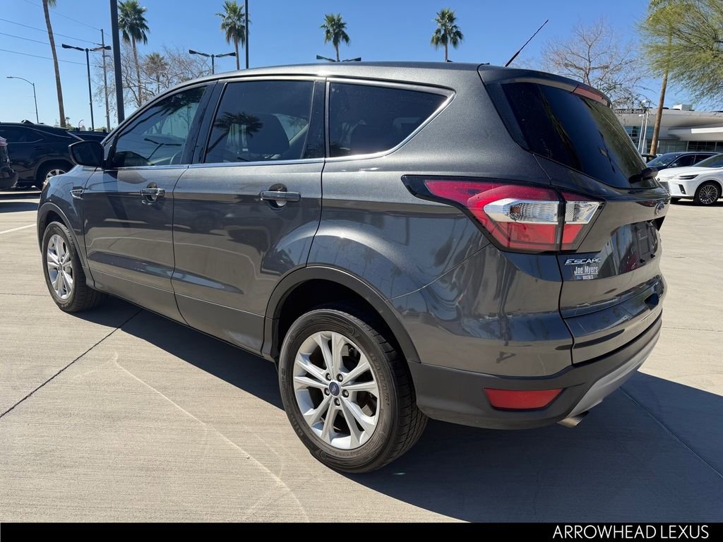 Used 2017 Ford Escape SE image 4