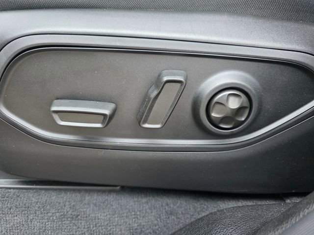 Used 2025 Jeep Grand Cherokee L Limited w/ Black Appearance Package image 5