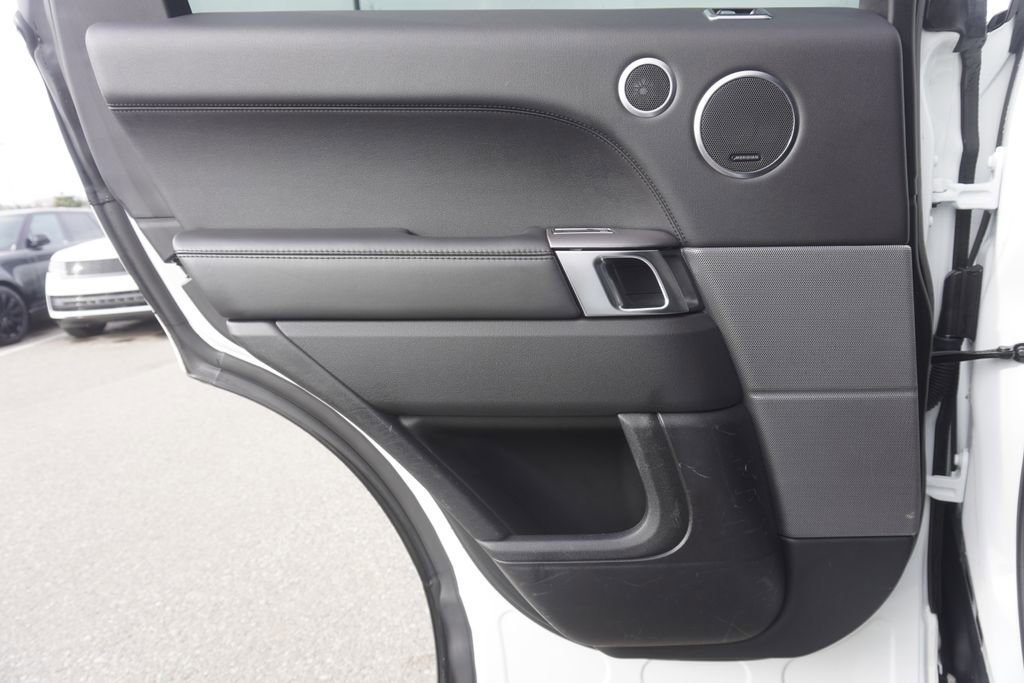 Used 2018 Land Rover Range Rover Sport HSE image 28