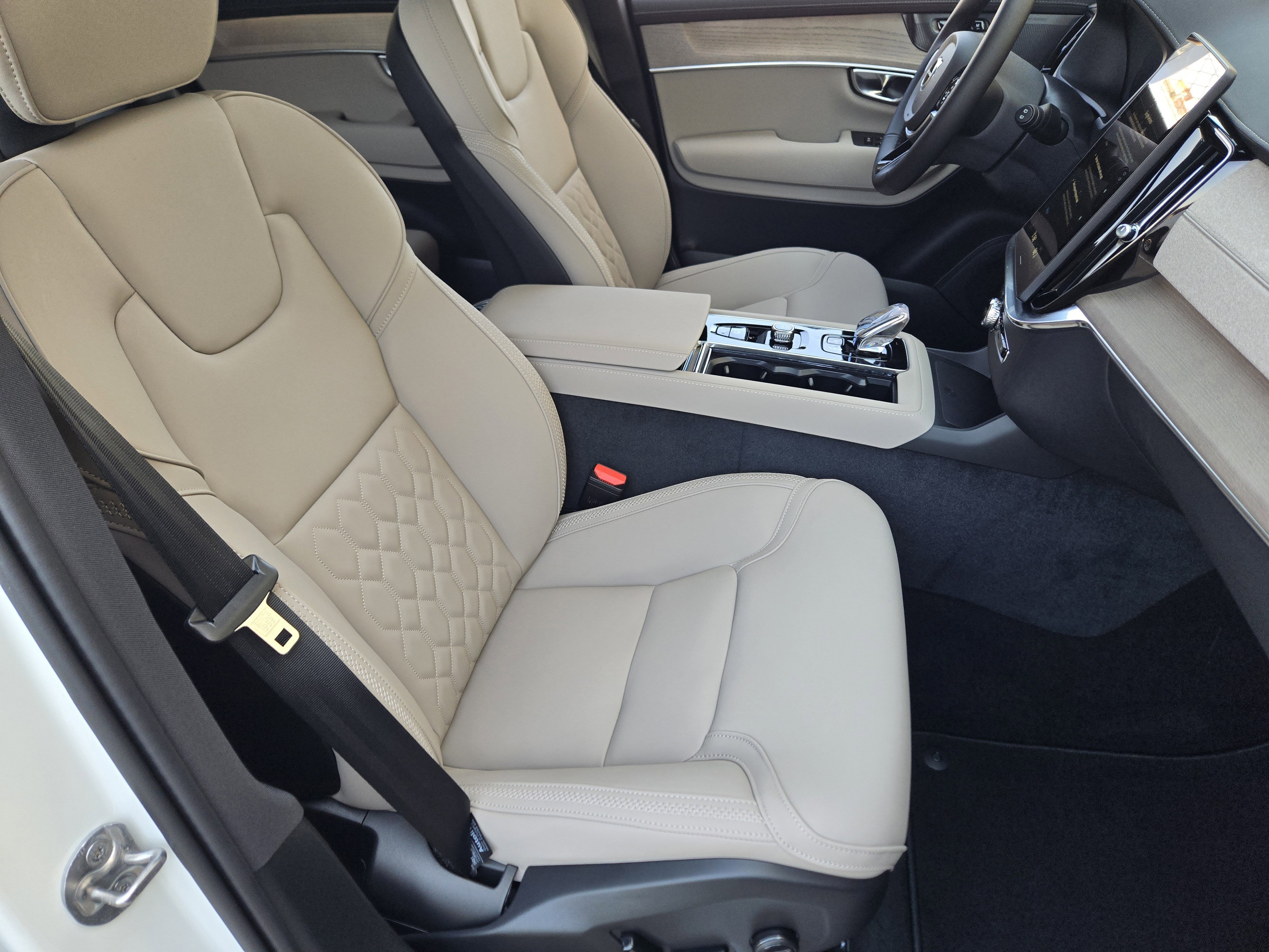 Used 2026 Volvo XC90 B6 Plus w/ Protection Package Premier AWD/4WD image 12