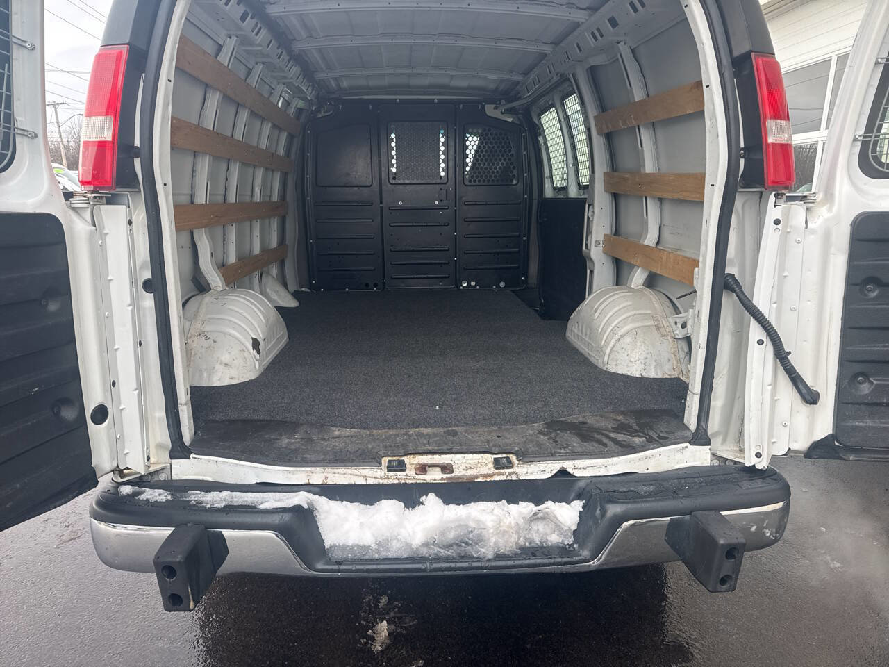 Used 2018 Chevrolet Express 2500 w/ Driver Convenience Package image 13