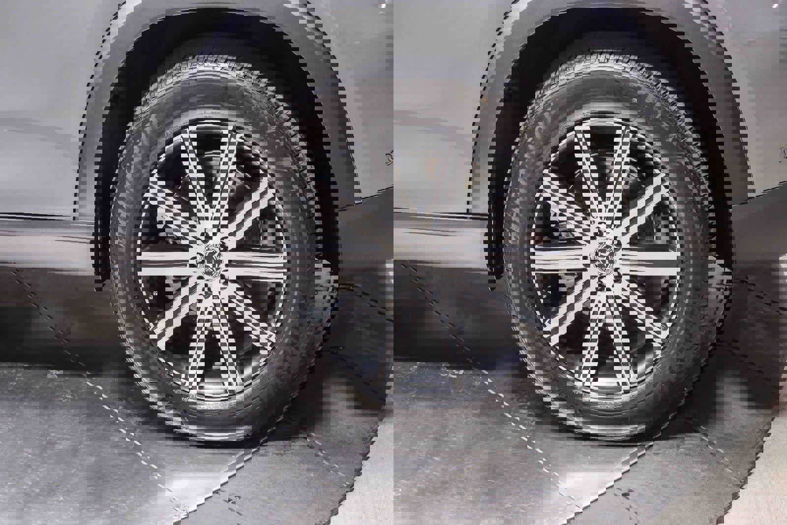 Used 2025 Mercedes-Benz GLE 450e 4MATIC image 9