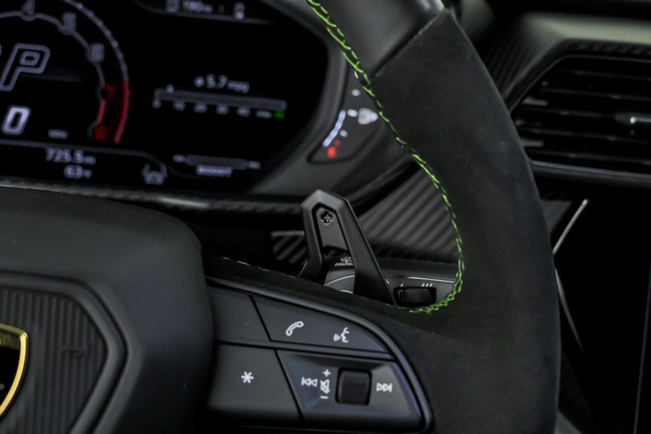 Used 2024 Lamborghini Urus Performante AWD/4WD image 28