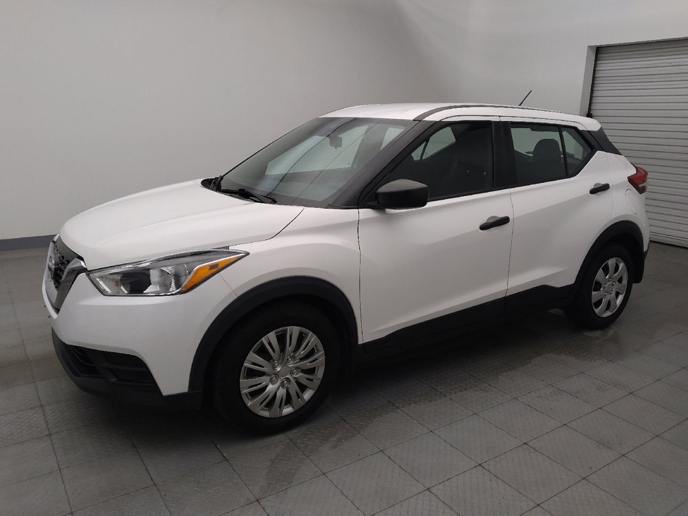Used 2020 Nissan Kicks S image 2
