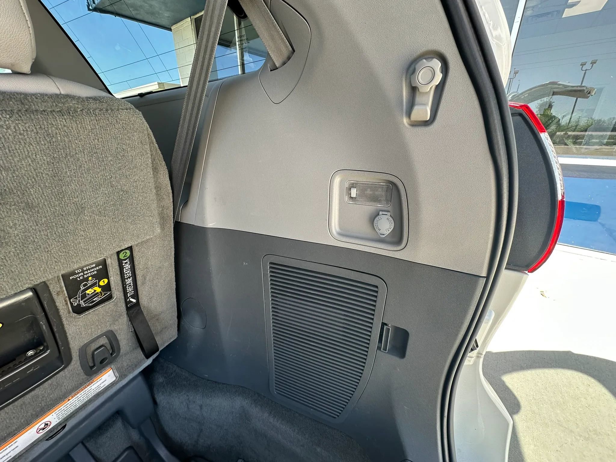 Used 2015 Toyota Sienna XLE image 12