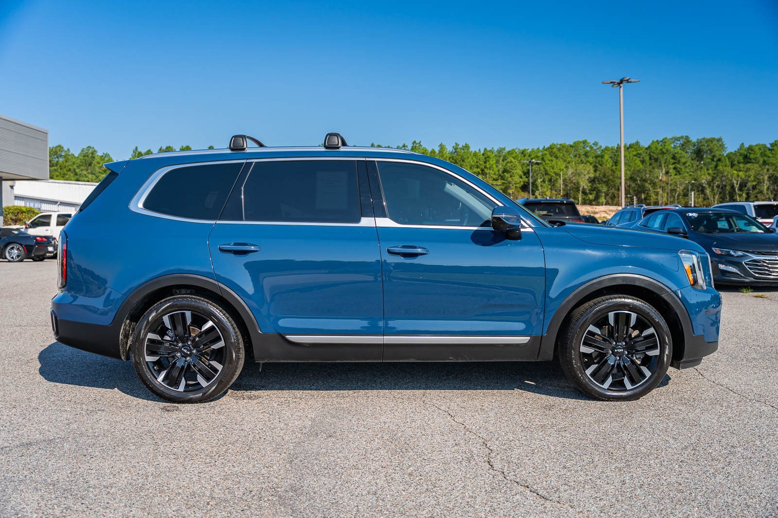 Used 2024 Kia Telluride SX w/ Towing Package image 8