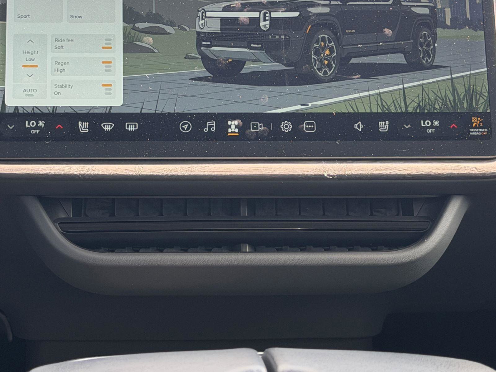 Used 2022 Rivian R1T Adventure image 42