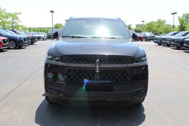 New 2026 Lincoln Navigator L Reserve w/ Jet Appearance Package AWD/4WD image 8