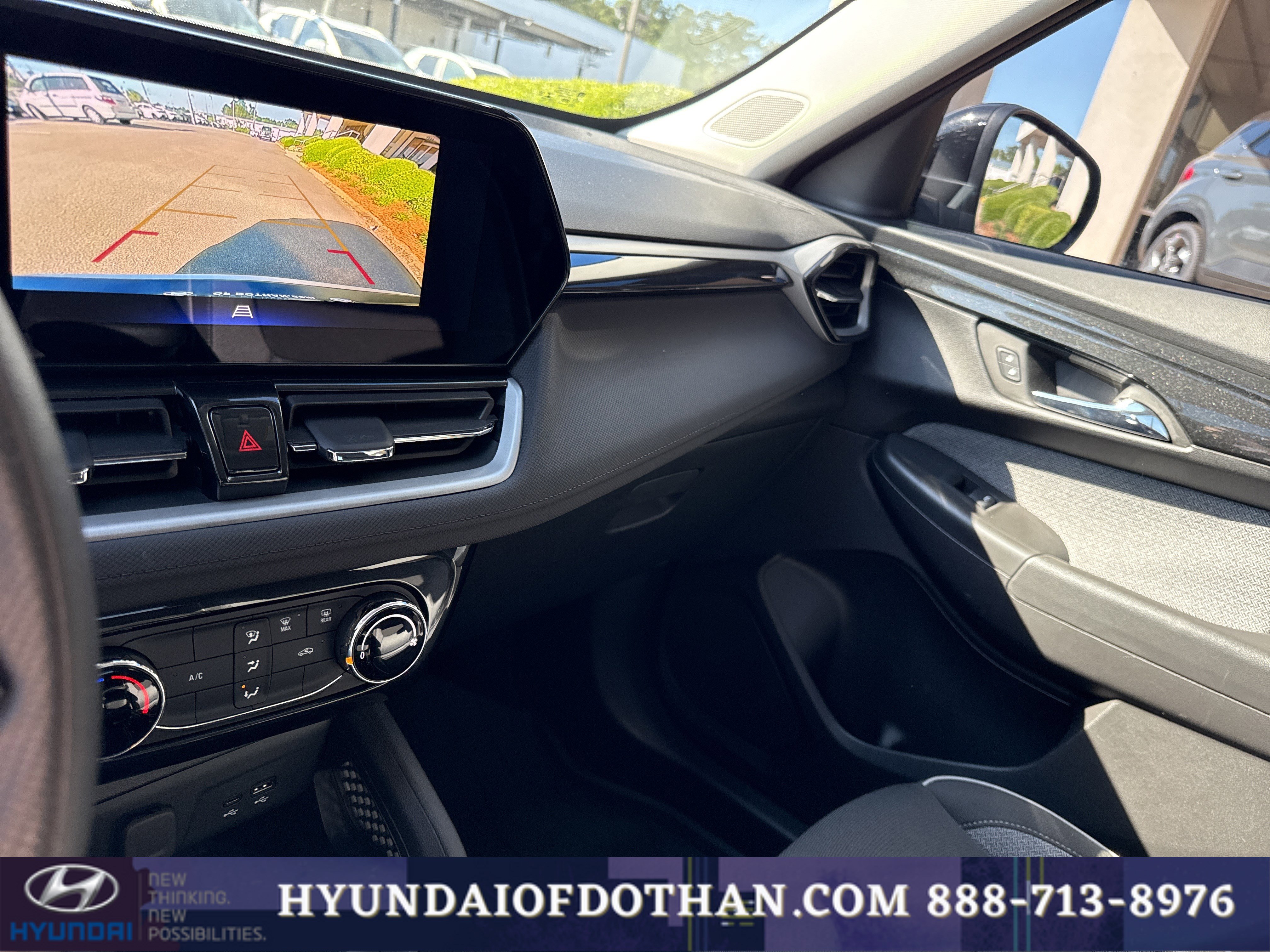 Used 2025 Chevrolet TrailBlazer LT FWD image 9