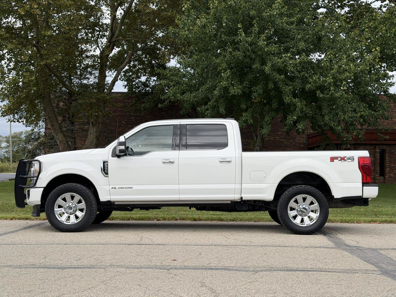 Used 2022 Ford F250 Platinum w/ FX4 Off-Road Package AWD/4WD image 3