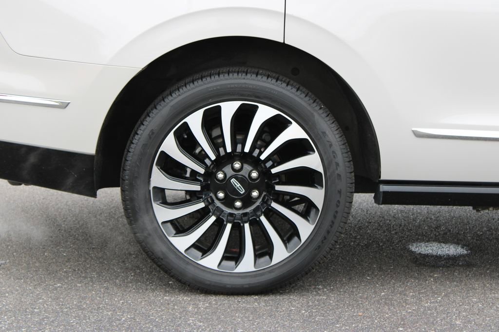 Used 2023 Lincoln Navigator Reserve RWD image 13