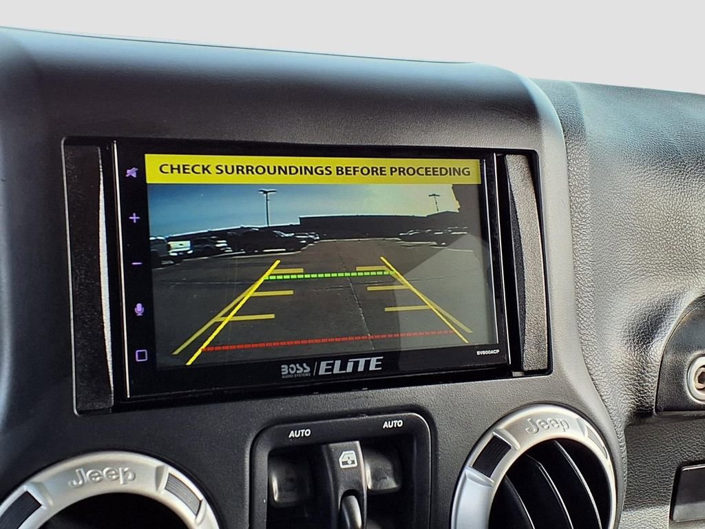 Used 2016 Jeep Wrangler Unlimited Sahara w/ Max Tow Package image 12