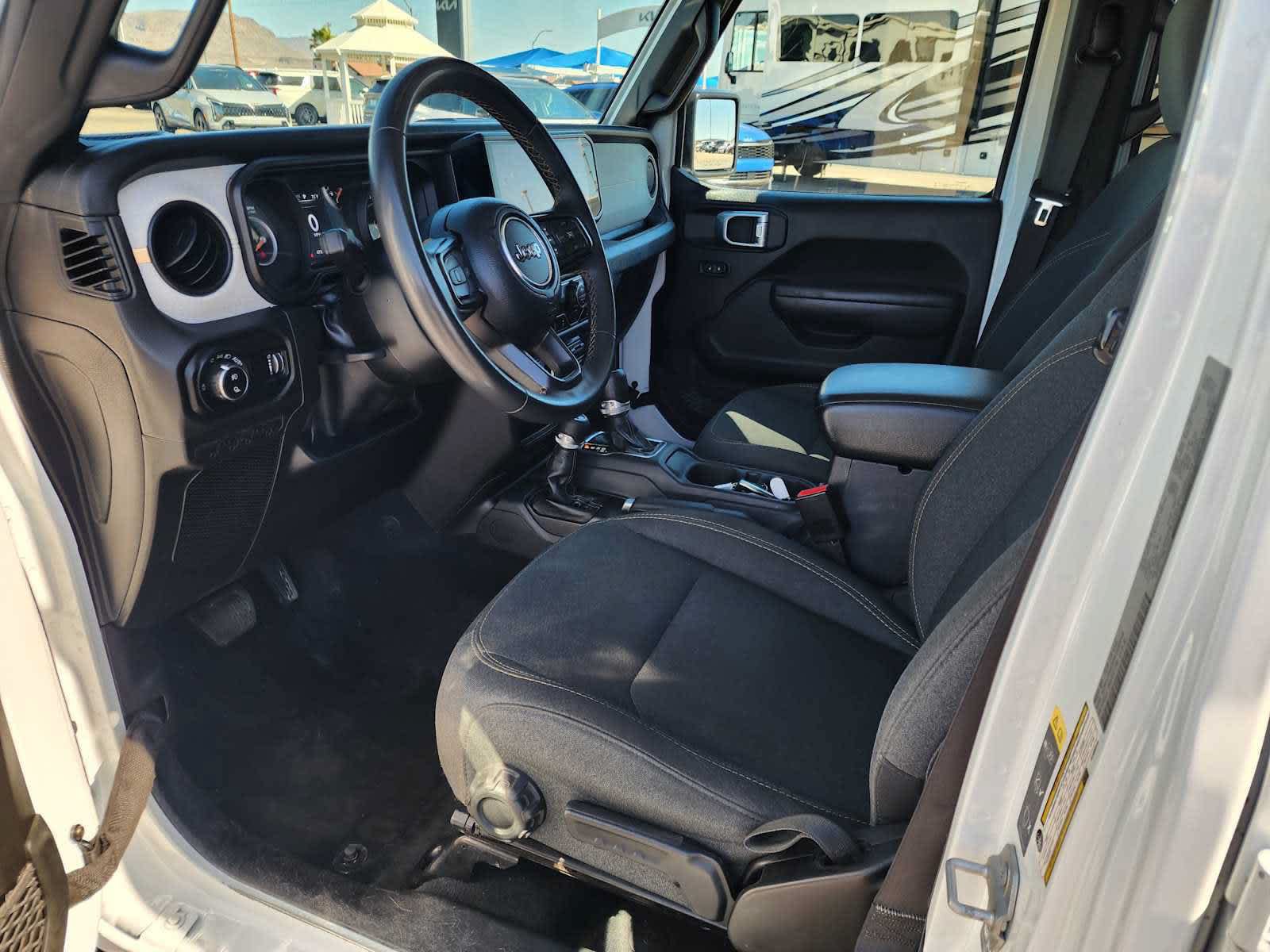 Used 2025 Jeep Gladiator Sport AWD/4WD image 15