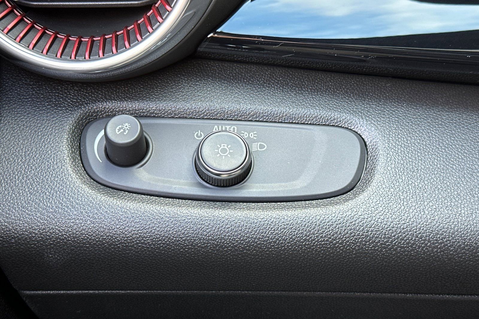 Used 2025 Chevrolet Trax RS w/ Driver Confidence Package image 41