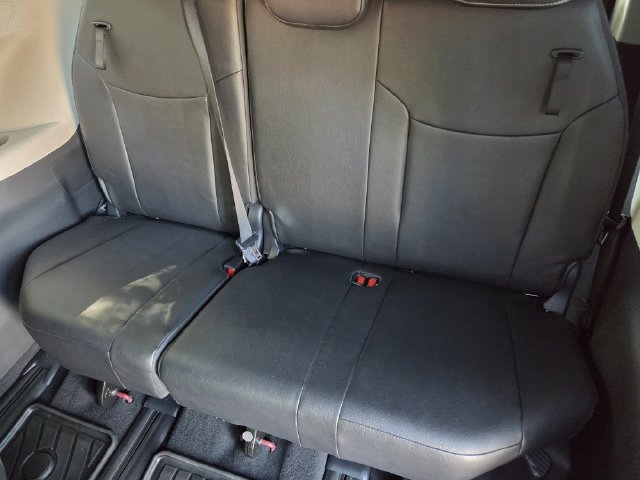 Used 2026 Toyota Sienna Platinum AWD/4WD image 27
