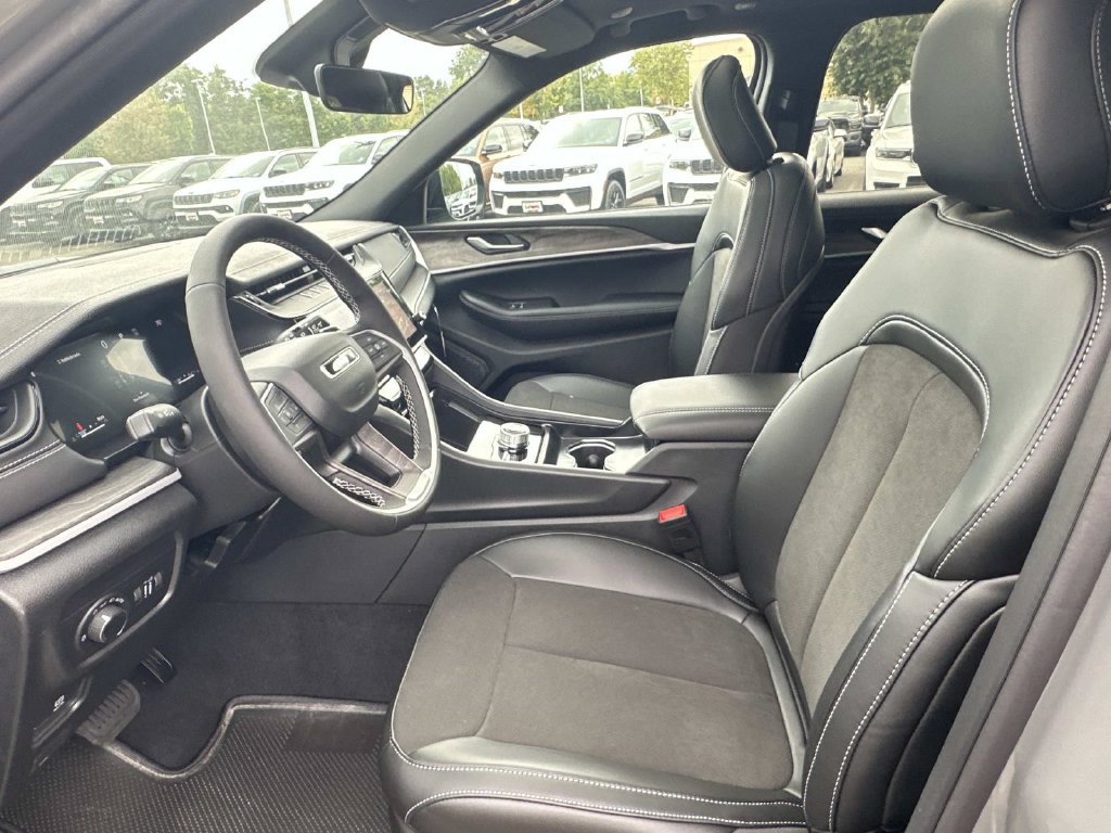 New 2027 Jeep Grand Cherokee Altitude AWD/4WD image 17