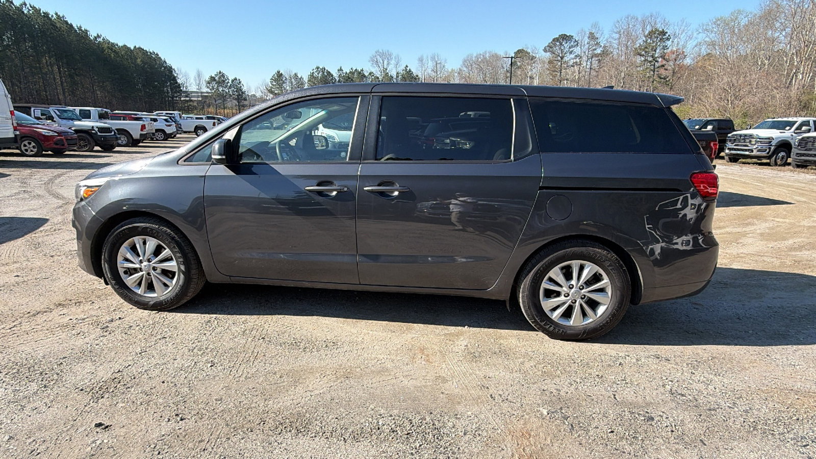 Used 2017 Kia Sedona LX image 11