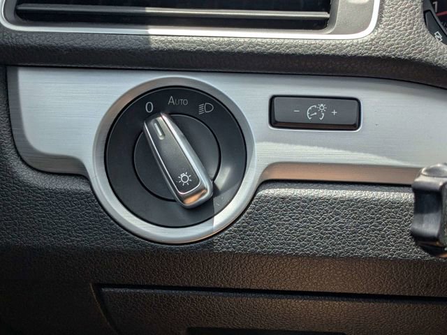 Used 2012 Volkswagen Passat 2.5 SE FWD image 19