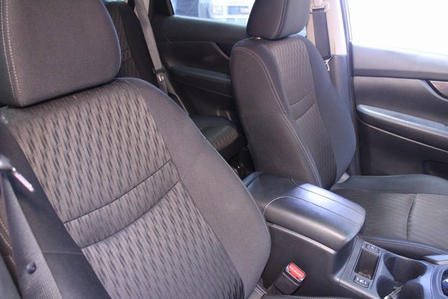 Used 2020 Nissan Rogue SV image 11