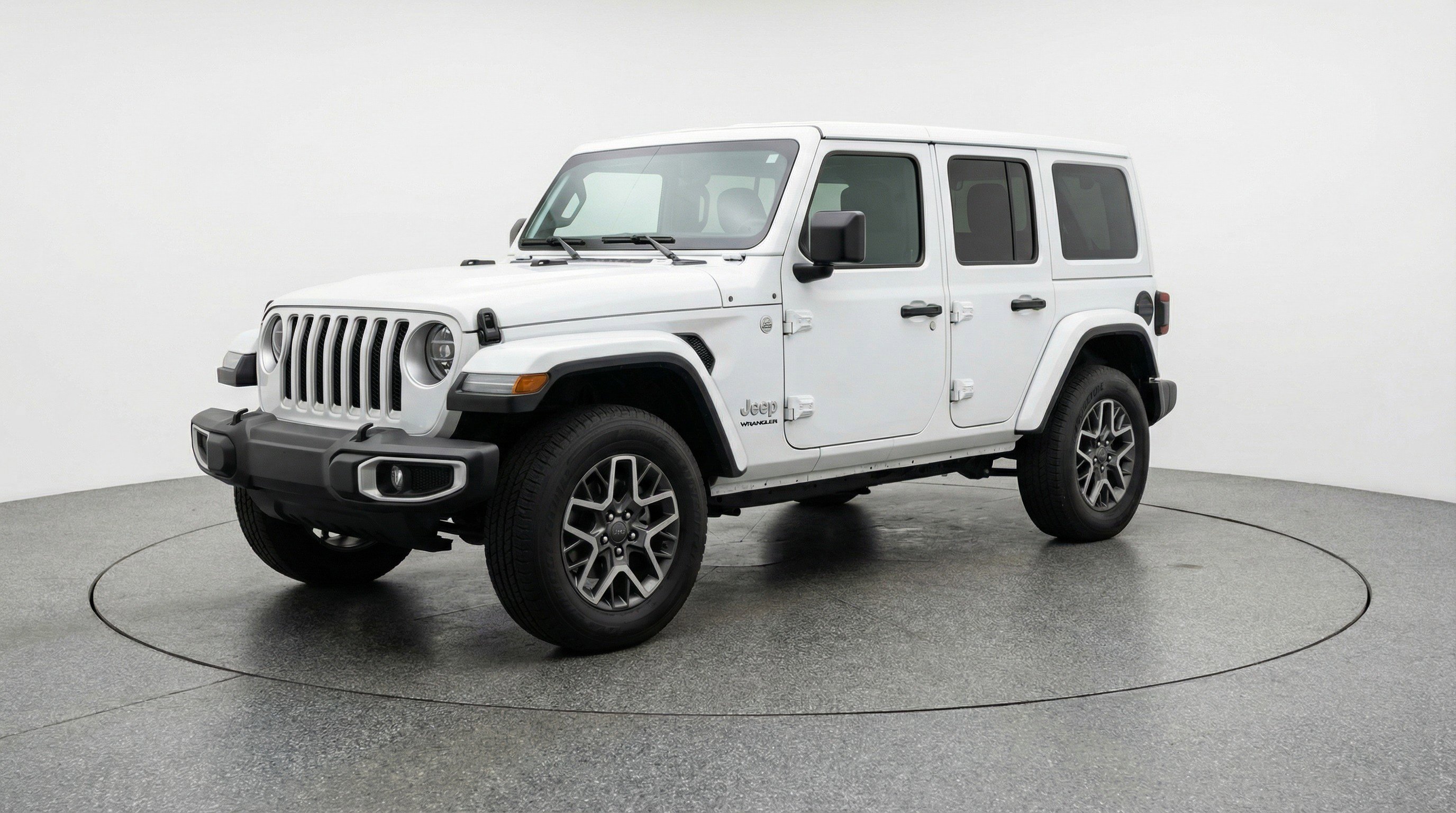 Used 2025 Jeep Wrangler Sahara image 3