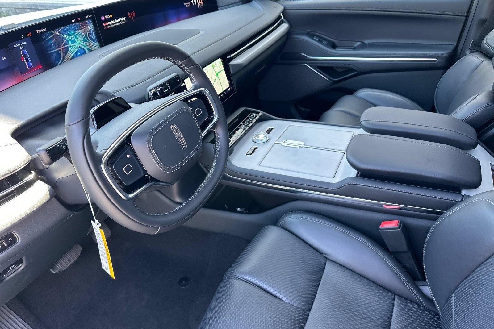 New 2026 Lincoln Navigator Reserve w/ Jet Appearance Package AWD/4WD image 9