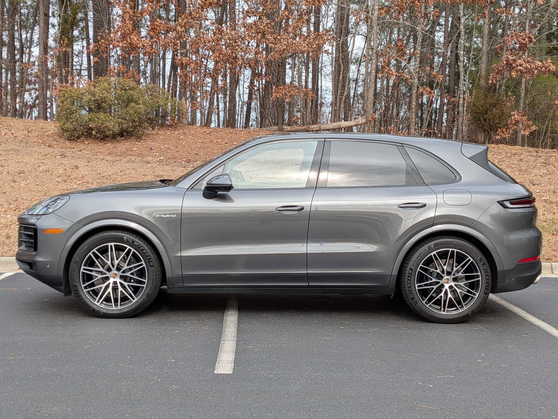 Certified 2025 Porsche Cayenne GTS AWD/4WD image 2