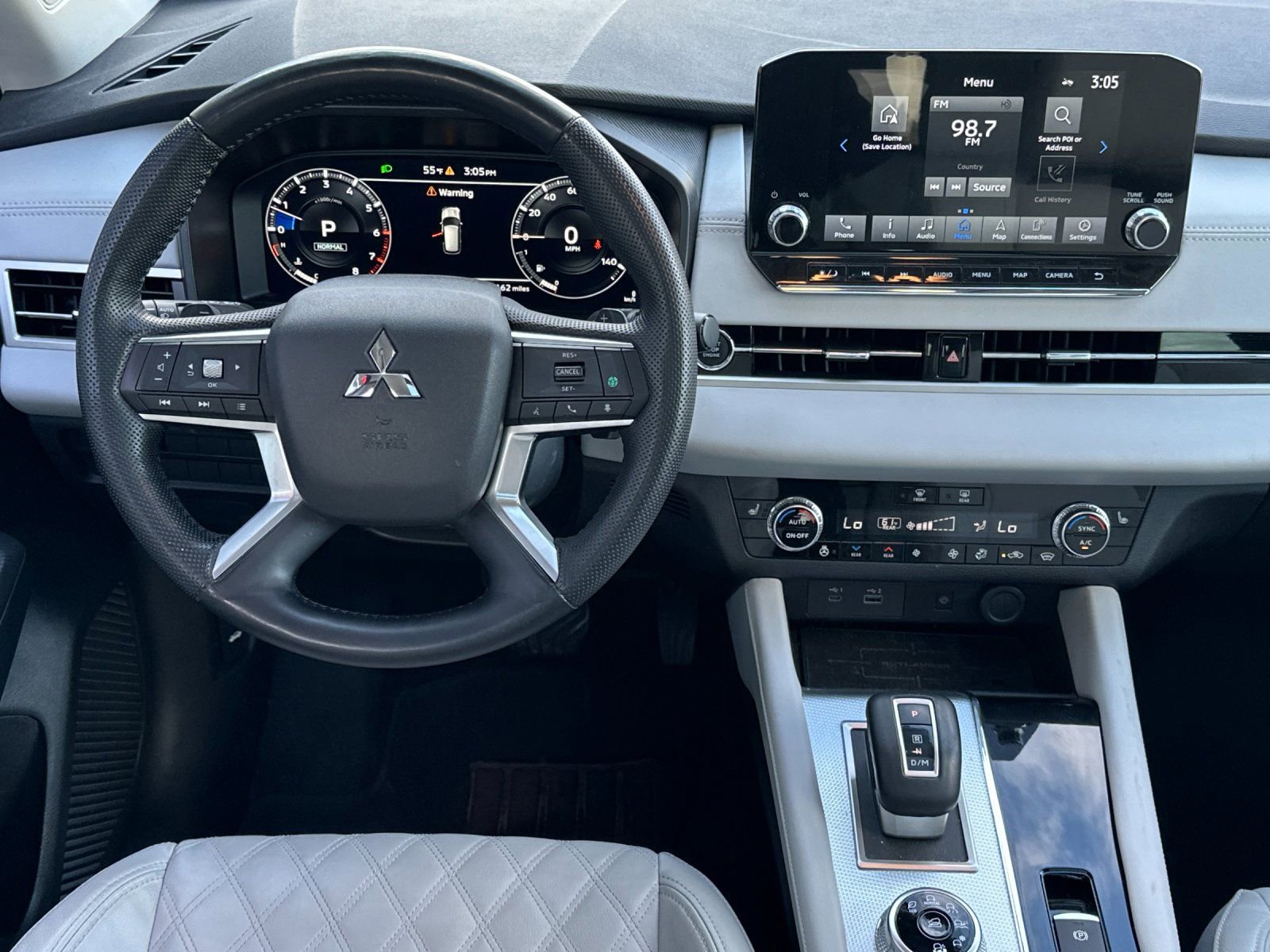 Used 2023 Mitsubishi Outlander AWD image 13