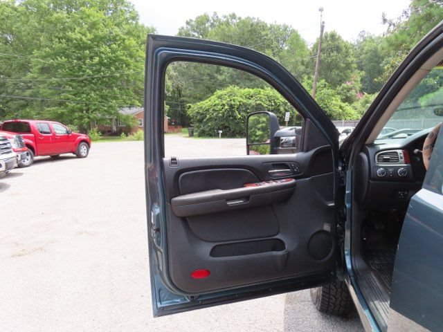 Used 2009 Chevrolet Silverado 2500 LTZ w/ Safety Package AWD/4WD image 16