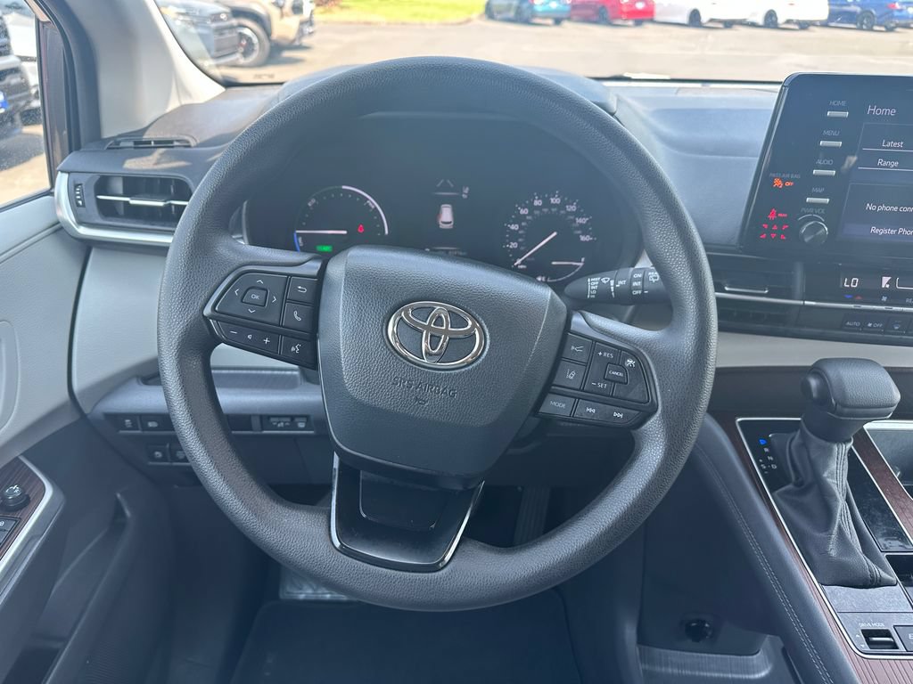Used 2024 Toyota Sienna LE AWD/4WD image 17
