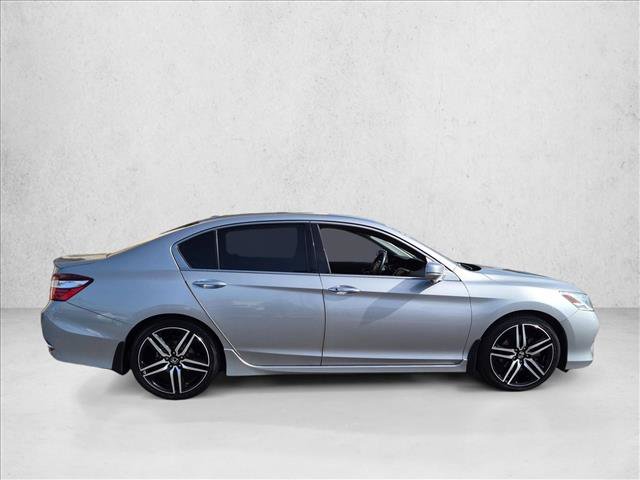 Used 2017 Honda Accord Touring image 4