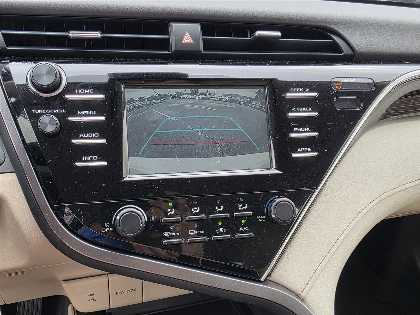 Used 2018 Toyota Camry LE FWD image 19