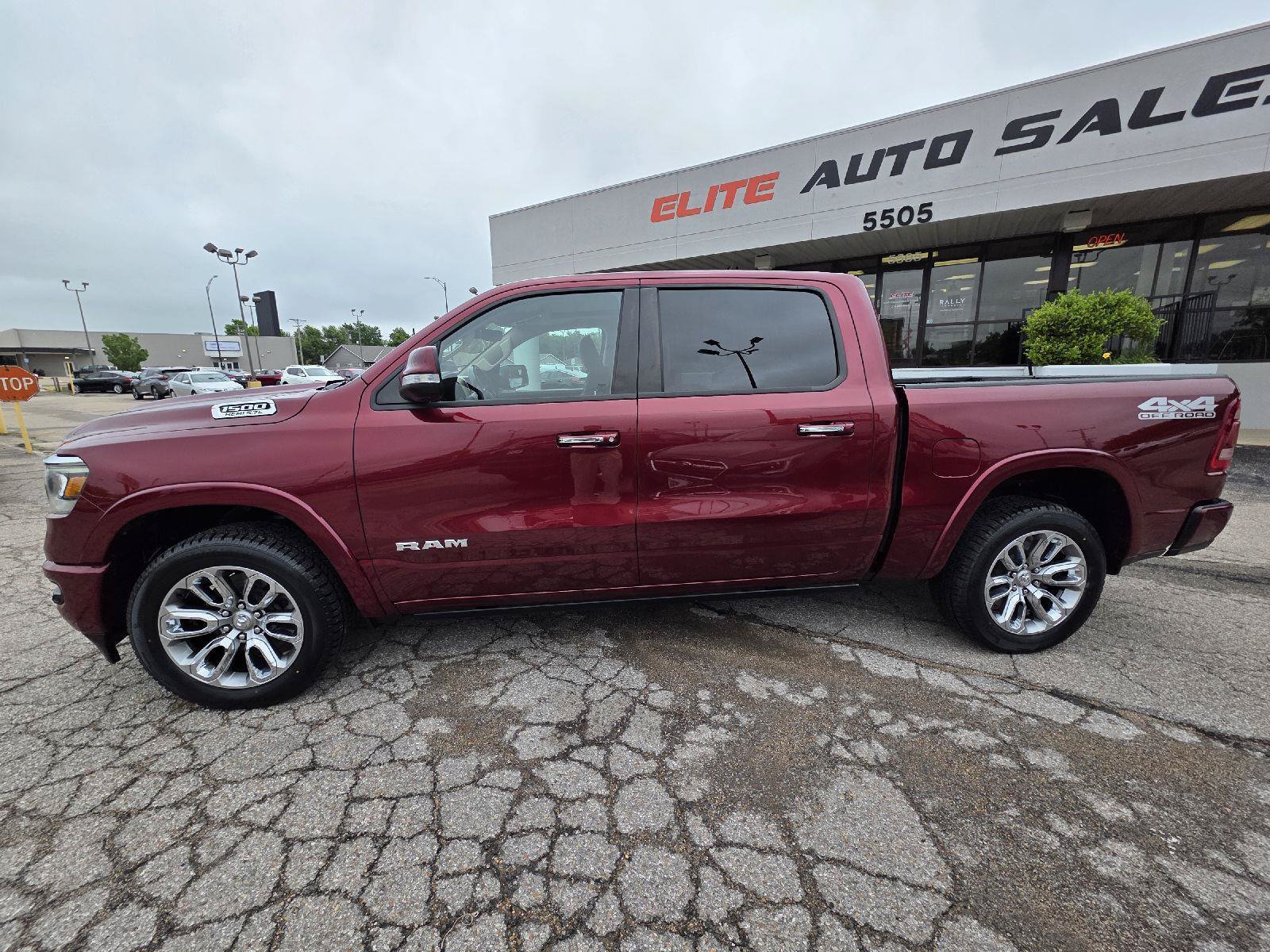 Used 2021 RAM 1500 Laramie w/ Laramie Southwest Edition AWD/4WD image 8
