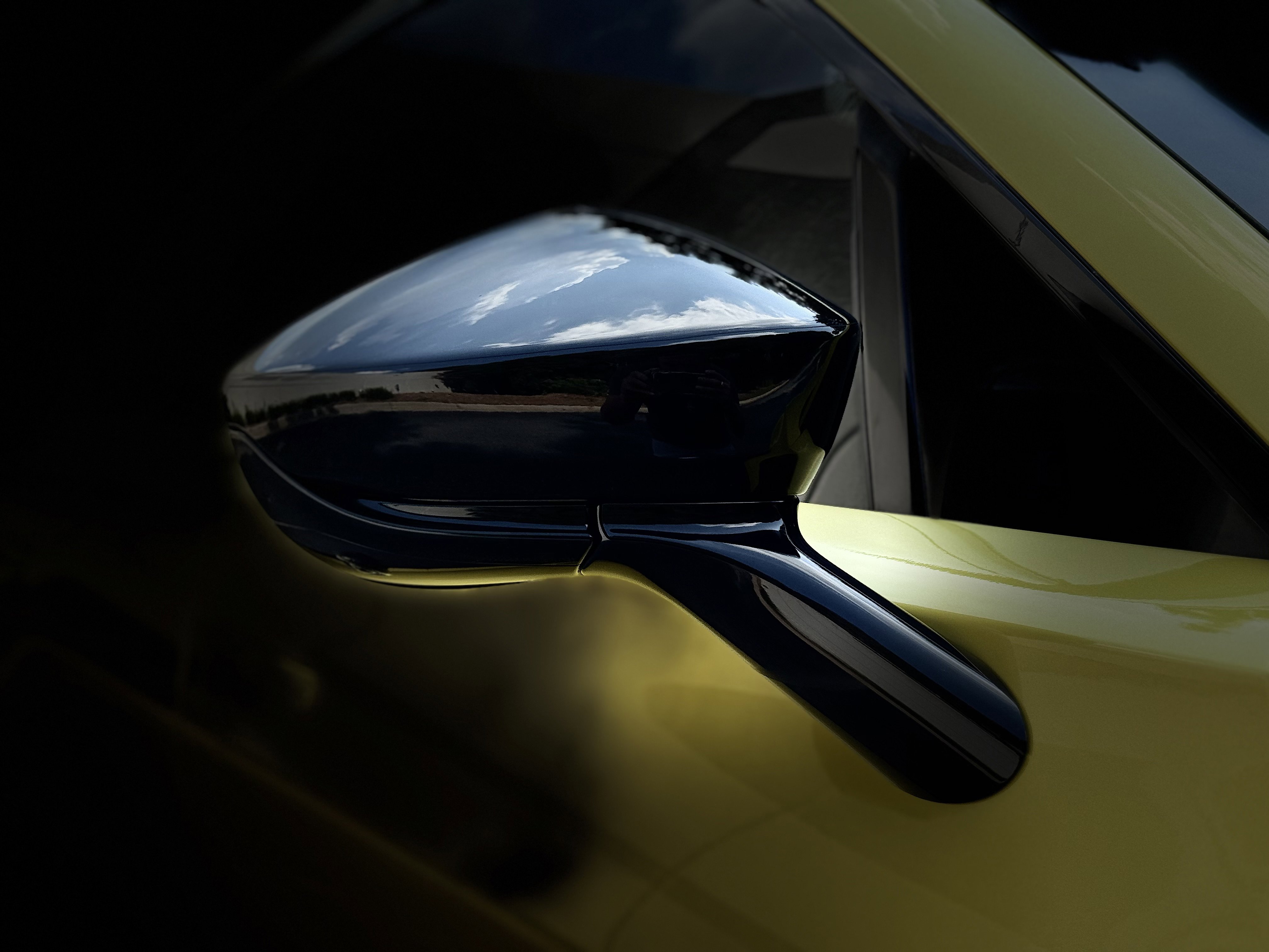 Used 2021 Aston Martin DBX image 33